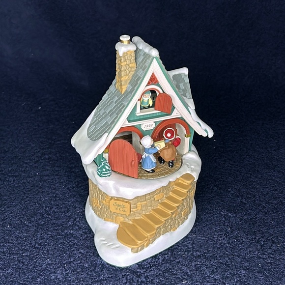 Hallmark “Santa’s Merry Workshop” Music Box with Movement 1998, Vintage - Picture 3 of 9